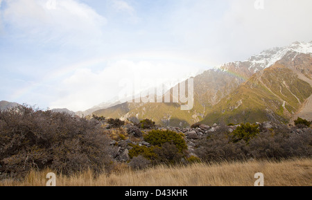 Schöner Regenbogen am Mt Cook National Park Südalpen Bergtäler Südinsel Neuseeland Stockfoto