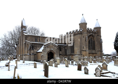 Winterschnee, Pfarrkirche St. Andrews, Northborough Dorf, Cambridgeshire, England; Großbritannien; UK Stockfoto