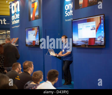 Sonntag, 3. März 2013 NEC Exhibition Centre, Birmingham, UK.  Aussteller, Kunden und Ausstellung steht im National Exhibition Centre ist Europas größte Verbraucher fotografische Veranstaltung.  Fokus auf Imaging ist Europas größte jährliche Messe und findet im National Exhibition Centre, Birmingham, am Sonntag, den 3. März, Mittwoch, 6. März 2013 Stockfoto