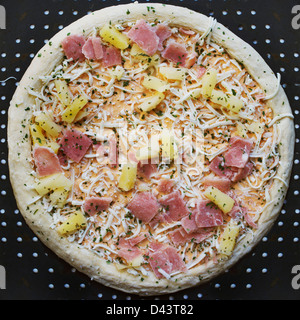 Draufsicht der Hawaiian Tiefkühlpizza Stockfoto