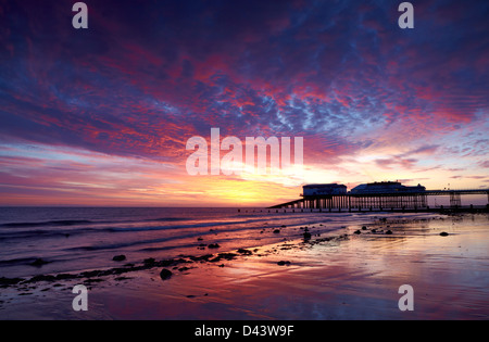 Einen atemberaubenden Sonnenaufgang bei Cromer an der Nordküste Norfolk Stockfoto