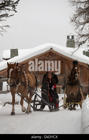 Schlitteda Festival Pferd Schnee Schweiz Schweizer Stockfoto