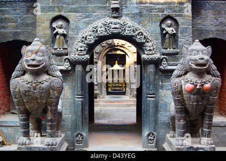 Golden Buddhistentempel oder Hiranya Varna Mahavihar, Patan (Lalitpur), Kathmandu, Nepal Stockfoto