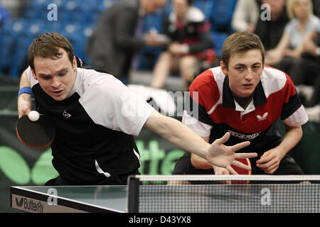 03.03.2013 Sheffield, England. Paul Drinkhall &amp; Liam Pitchford in Aktion gewinnen die Herren Doppel Finale des englischen nationalen Tischtennis-Meisterschaften von Teichen Forge International Sports Centre. Stockfoto