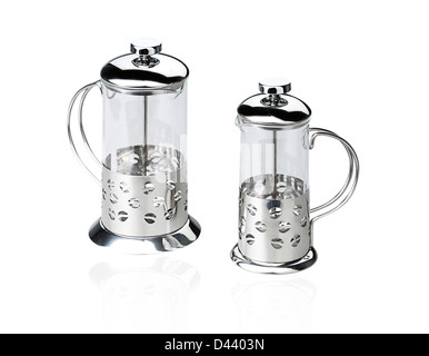 Aluminium-Teeglas Tee und Tee-Blatt getrennt voneinander isoliert auf weiss Stockfoto