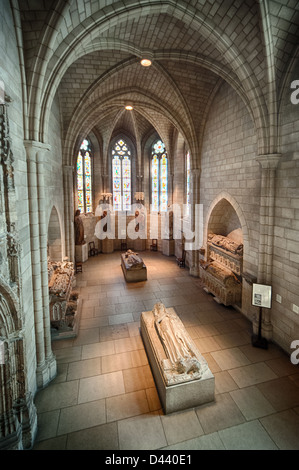 Eine Krypta in The Cloisters und Gärten, Fort Tryon Park in New York City. Stockfoto