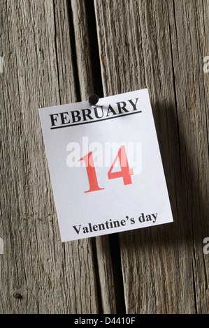 Kalender-Seite mit 14. Februar Valentinstag drauf Stockfoto