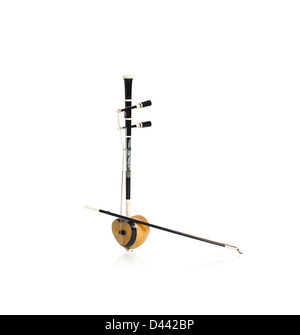 Thai Geige Bass Klang Musik Saiteninstrument isoliert auf weißem Hintergrund Stockfoto