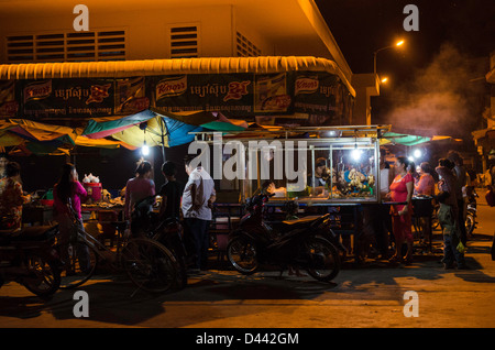 Straße Nacht Essen Szene in Kratie Kambodscha Stockfoto