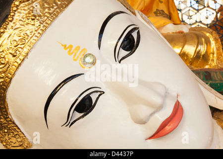 Yangon, Myanmar Shwedagon-Pagode, Buddha-Statue Stockfoto