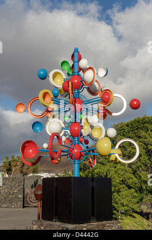 Wind-Skulptur vor Casa Cesar Manrique, Museum von Manrique-Stiftung, Lanzarote, Kanarische Inseln, Spanien Stockfoto