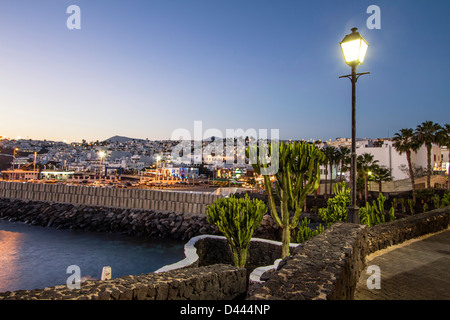 Puerto del Carmen, Promenade bei Dämmerung, Lanzarote, Kanarische Inseln, Spanien Stockfoto