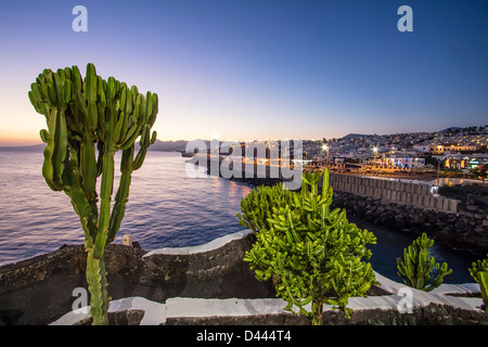 Puerto del Carmen, Promenade bei Dämmerung, Lanzarote, Kanarische Inseln, Spanien Stockfoto