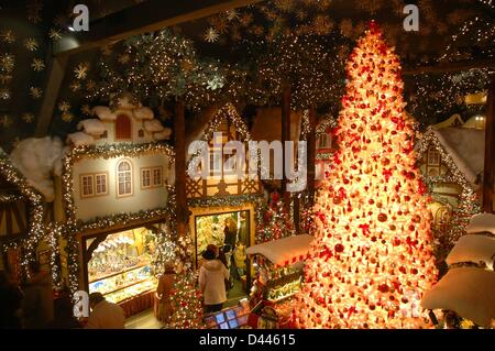 Weihnachtsbaum im Weihnachtsmuseum Käthe Wohlfahrt in Rothenburg ob der Tauber, 15. Dezember 2007. Fotoarchiv für Zeitgeschichte - Steinach Stockfoto