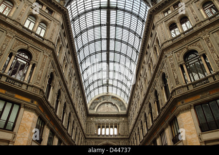 innen Ansicht der Galleria Umberto Primo in Neapel in Italien Stockfoto