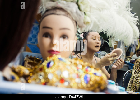 Backstage bei einem Ladyboy Kabarett in Pattaya, Thailand. Stockfoto