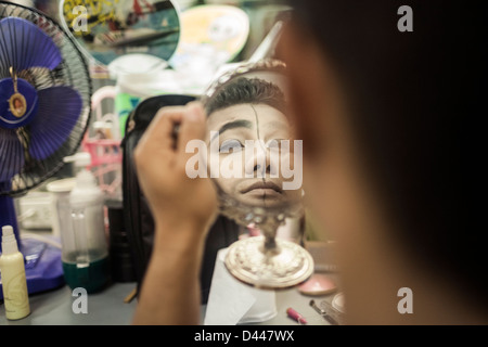 Backstage bei einem Ladyboy Kabarett in Pattaya, Thailand. Stockfoto