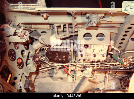 Die Mitsubishi A6M Zero war ein japanisches Langstreckenflugzeug, das hauptsächlich während des Zweiten Weltkriegs eingesetzt wurde. Bekannt für seine Geschwindigkeit, Manövrierfähigkeit und Ausdauer, war sie eine Schlüsselfigur im frühen Pazifikkrieg, einschließlich des Angriffs auf Pearl Harbor. Stockfoto