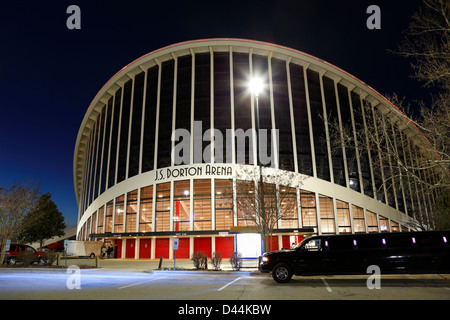 Raleigh, North Carolina. J. S. Dorton Arena auf dem State Messegelände, in der Nacht. Stockfoto