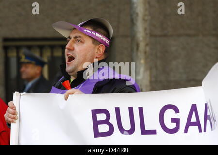 Sofia, Bulgarien; 03.05.2013. Protestierende Miner schreien einen Protest-Slogan. (Credit: Credit: Johann Brandstatter / Alamy Live News) Stockfoto