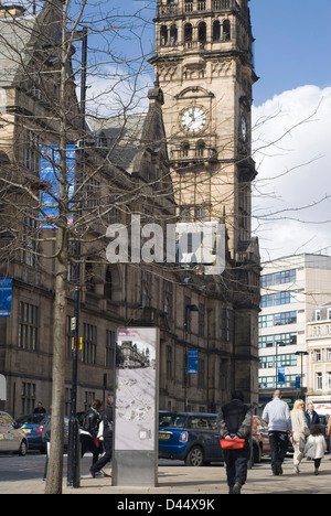 Sheffield Rathaus Uhrturm, Ansicht von Surrey Street, Sheffield, UK Stockfoto