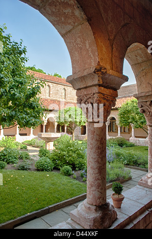 Die Klöster und Gärten im Fort Tryon Park in New York City. Stockfoto