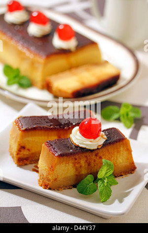 Nougat-Pudding. Rezept zur Verfügung. Stockfoto