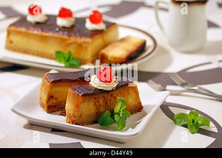 Nougat-Pudding. Rezept zur Verfügung. Stockfoto