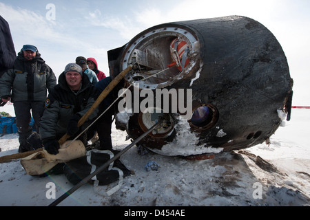 Expedition 26 Sojus Landung (201103160032HQ) Stockfoto