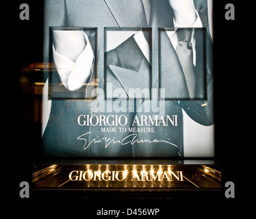 Giorgio Armani Designer-Boutique Anzeige Anzeige Via Montenapoleone Mailand Lombardei Italien Europa nach Maß Stockfoto