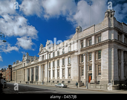 Fassade der Gebäude des Bundes auf Merrion Street, Dublin, Irland Stockfoto