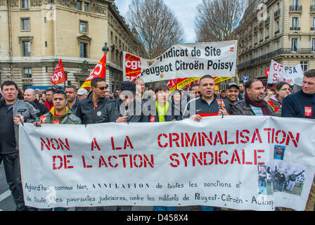 Paris, Frankreich. Französische Gewerkschaften protestieren gegen die Änderung des Arbeitsrechts der Regierung, ANI. C.G.T. Gewerkschaft, Crowd Holding-Schilder und Protestler-Banner Stockfoto