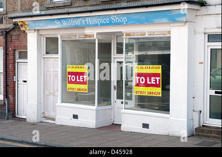 Vakanten Charity-Shop 2, Seaford, Ostsussex Stockfoto