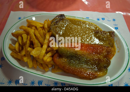 Steak mit gebratenen Paprika und Papas Bravas frittierte Kartoffeln Restaurant-Garcia in Las Palmas de Gran Canaria Kanaren Spanien Stockfoto