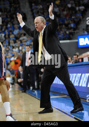 2. März 2013: Ben Howland - Cheftrainer der UCLA in Aktion während der NCAA Basketball-Spiel zwischen den Arizona Wildcats und die UCLA Bruins an Pauley Pavillion in Westwood, Kalifornien John Green/CSM Stockfoto