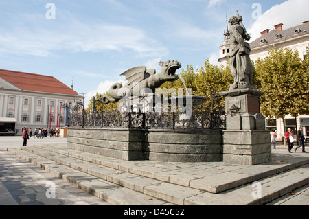 Drachenstatue - das Symbol der Klagenfurt am Hauptplatz Stockfoto