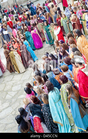 Vila de Conde, Portugal - 3. März 2013: Menschen in traditionellen Kostümen feiern den dritten Sonntag der Fastenzeit. Fastenzeit (lateinisch: Quadragesima) ist eine Beachtung im liturgischen Jahr der vielen christlichen Konfessionen, nachhaltig für einen Zeitraum von sechs Wochen bis zum Ostersonntag. Stockfoto