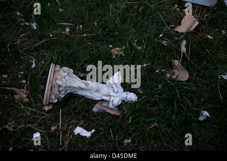 Verschiedenen Schutt und Trümmer links auf den Straßen von Union Beach NJ auf 11.03.12, Hurrikan Sandy hinterließ. Stockfoto