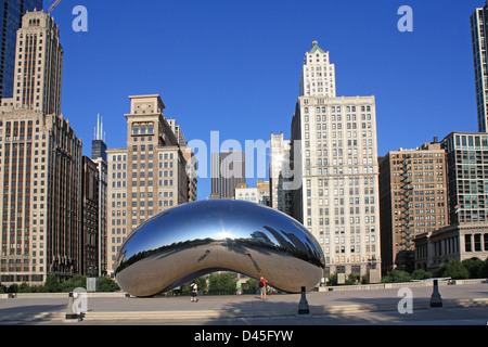 Cloud Gate, eine Skulptur im öffentlichen Raum ist das Herzstück des AT&T Platzes im Millennium Park, Chicago, Illinois, Vereinigte Staaten von Amerika, USA Stockfoto