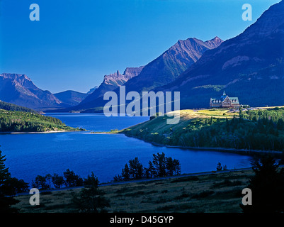 Prince Of Wales Hotel mit malerischen Waterton Lakes National Park, Alberta, Kanada. Stockfoto