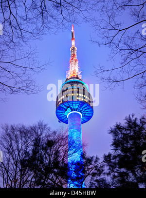 N Seoul Tower 17. Februar 2013 in Seoul, KR. Es markiert den höchsten Punkt in Seoul. Stockfoto