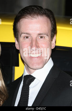 ANTON DU BEKE GET CONNECTED der jährlichen CHARITY Auktion UNDERGLOBE LONDON UK 5. März 2013 Stockfoto