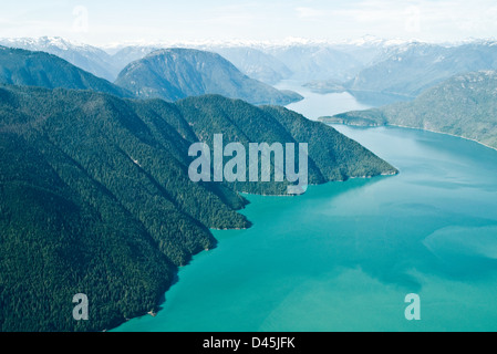 Eine Luftaufnahme von Fjorden im Labouchere Channel, im Great Bear Rainforest, an der zentralen Pazifikküste von British Columbia, Kanada. Stockfoto