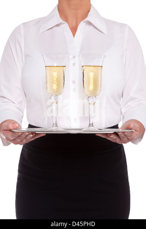 Kellnerin serviert Gläser Champagner auf einem silbernen Tablett, isoliert auf einem weißen Hintergrund. Stockfoto