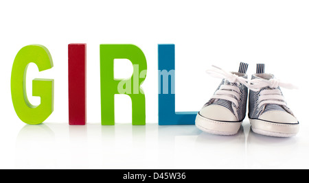 Baby-Schuhe mit dem Buchstaben-Mädchen Stockfoto