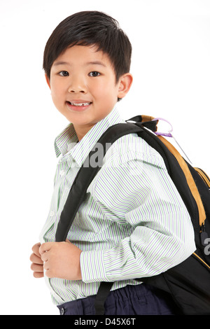 Studioaufnahme des chinesischen jungen In Schuluniform Stockfoto