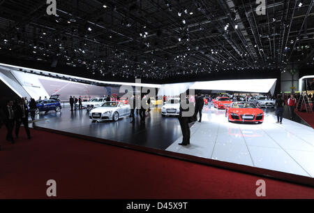 Genf, Schweiz. 6. März 2013. Blick von der Audi-Stand auf dem 38. Genfer Autosalon im Palexpo in Genf, Schweiz, 6. März 2013. Foto: ULI DECK/Dpa/Alamy Live-Nachrichten Stockfoto