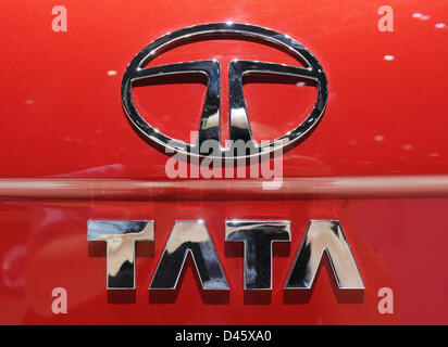 Genf, Schweiz. 6. März 2013. Das Logo des Automobilherstellers Tata ist auf dem 38. Genfer Autosalon im Palexpo in Genf, Schweiz, 6. März 2013 sehen. Foto: ULI DECK/Dpa/Alamy Live-Nachrichten Stockfoto