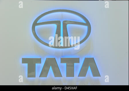 Genf, Schweiz. 6. März 2013. Das Logo des Automobilherstellers Tata ist auf dem 38. Genfer Autosalon im Palexpo in Genf, Schweiz, 6. März 2013 sehen. Foto: ULI DECK/Dpa/Alamy Live-Nachrichten Stockfoto