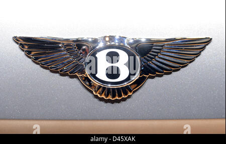 Genf, Schweiz. 6. März 2013. Das Logo des Automobilherstellers Bentley ist auf dem 38. Genfer Autosalon im Palexpo in Genf, Schweiz, 6. März 2013 sehen. Foto: ULI DECK/Dpa/Alamy Live-Nachrichten Stockfoto